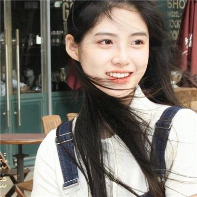 夜色中的她